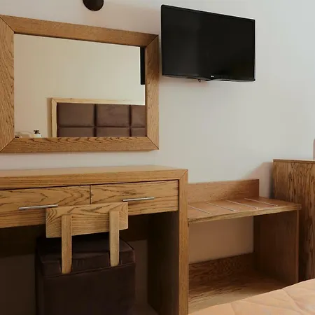 Aktaion Hotel 2*