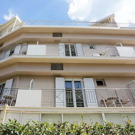 Отель Aktaion 2*