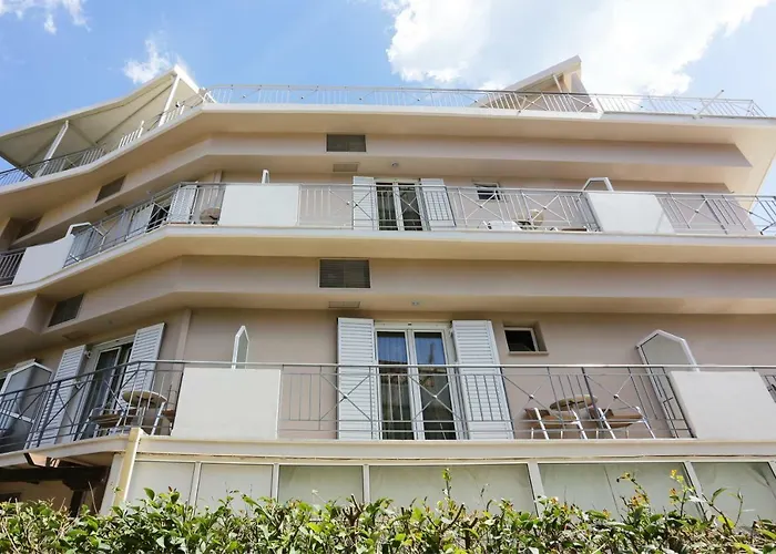 Отель Aktaion 2*